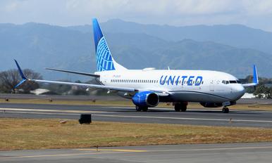 N26208 - United Airlines Boeing 737-800
