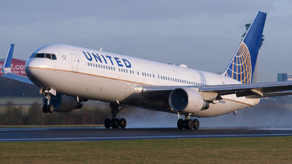 N648UA - United Airlines Boeing 767-300ER
