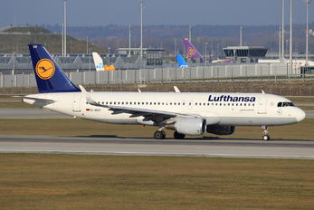 D-AIUV - Lufthansa Airbus A320