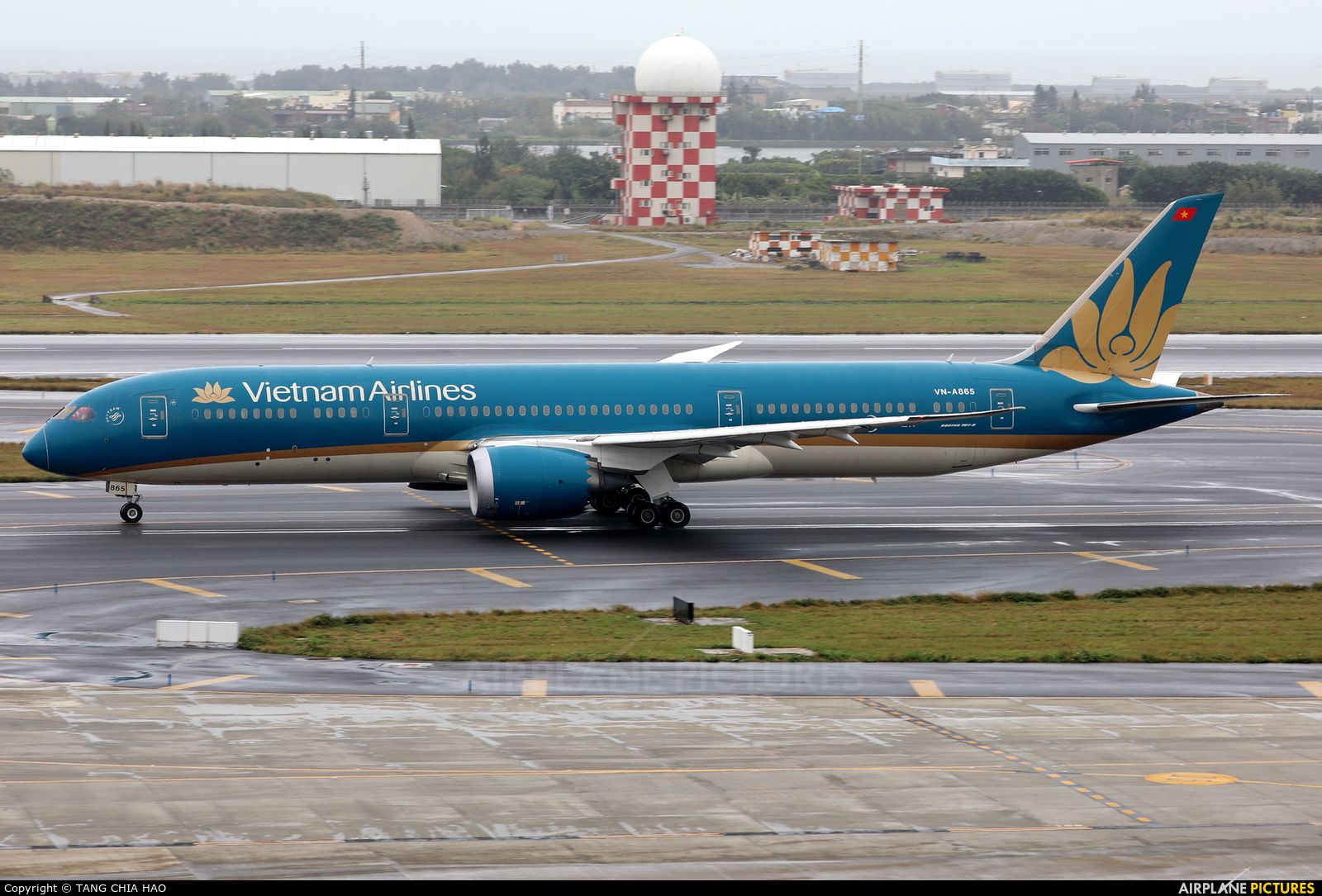 Vietnam Airlines VN-A865 aircraft at Taipei - Taoyuan Intl