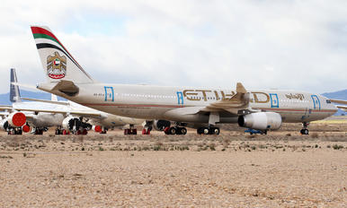 A6-EYJ - Etihad Airways Airbus A330-200