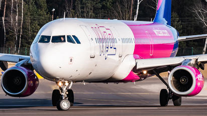 HA-LXV - Wizz Air Airbus A321