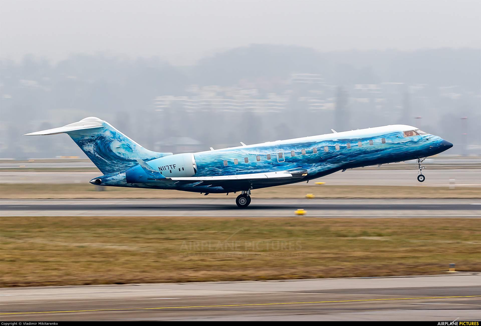 Private N117TF aircraft at Zurich