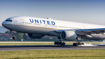 N220UA - United Airlines Boeing 777-200ER aircraft