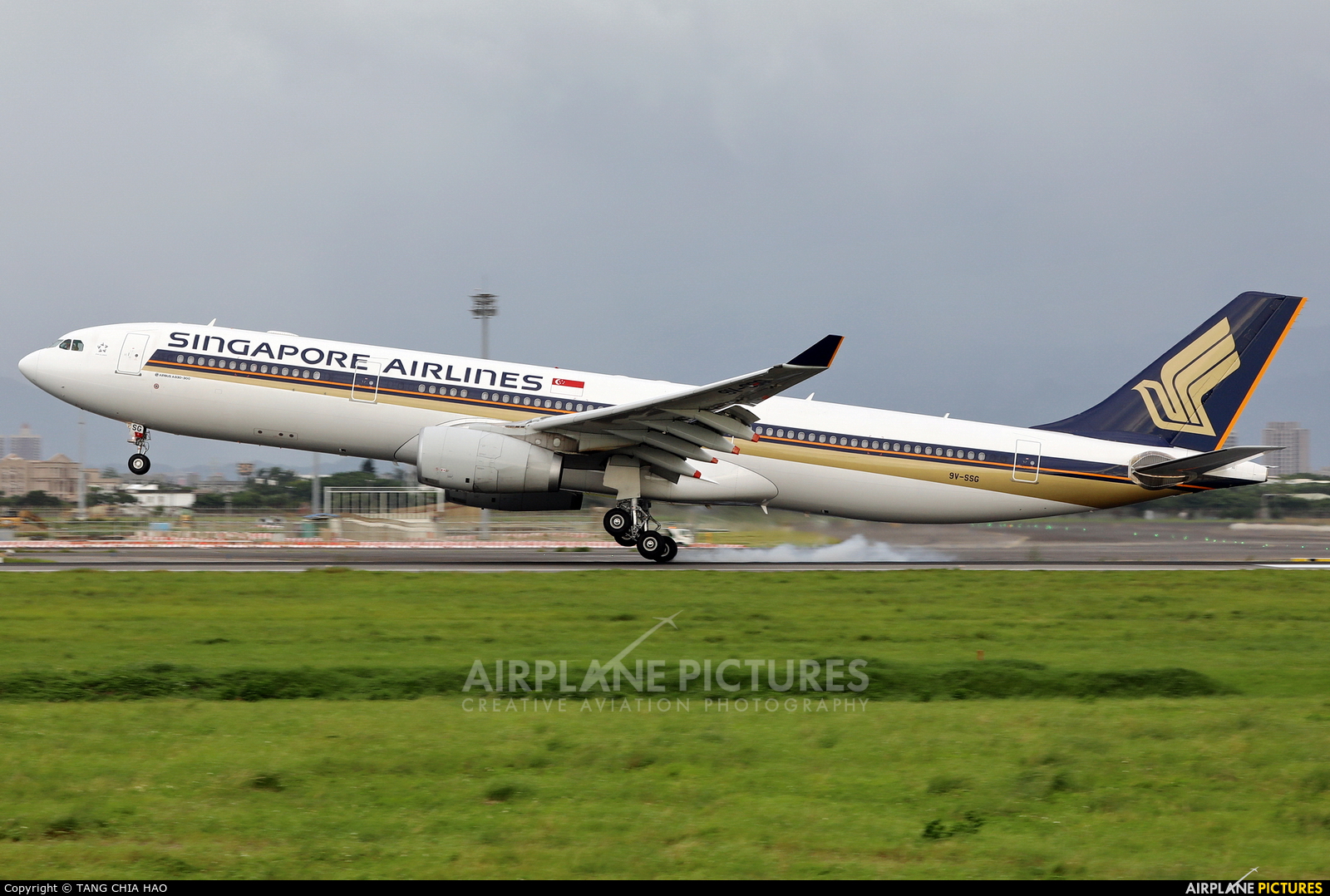 Singapore Airlines 9V-SSG aircraft at Taipei - Taoyuan Intl