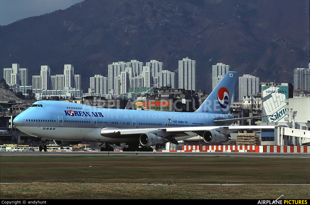 Korean Air HL7464 aircraft at HKG - Kai Tak Intl CLOSED
