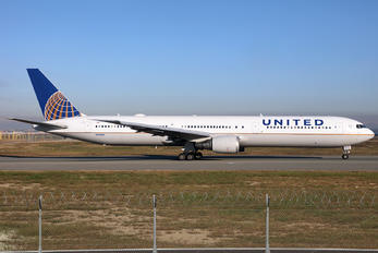 N76054 - United Airlines Boeing 767-400ER