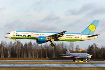 UK75704 - Uzbekistan Airways Boeing 757-200