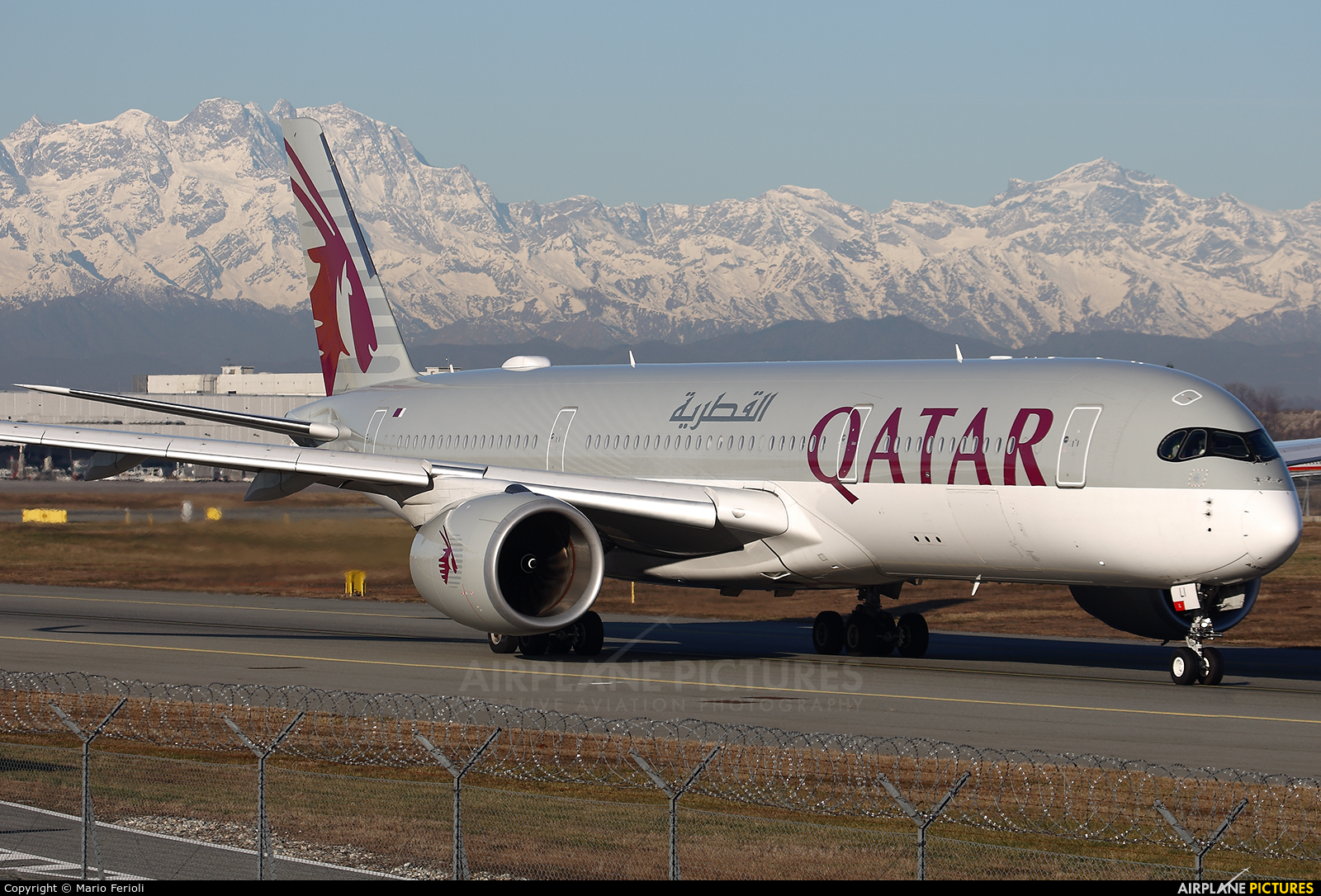 Qatar Airways A7-ALI aircraft at Milan - Malpensa