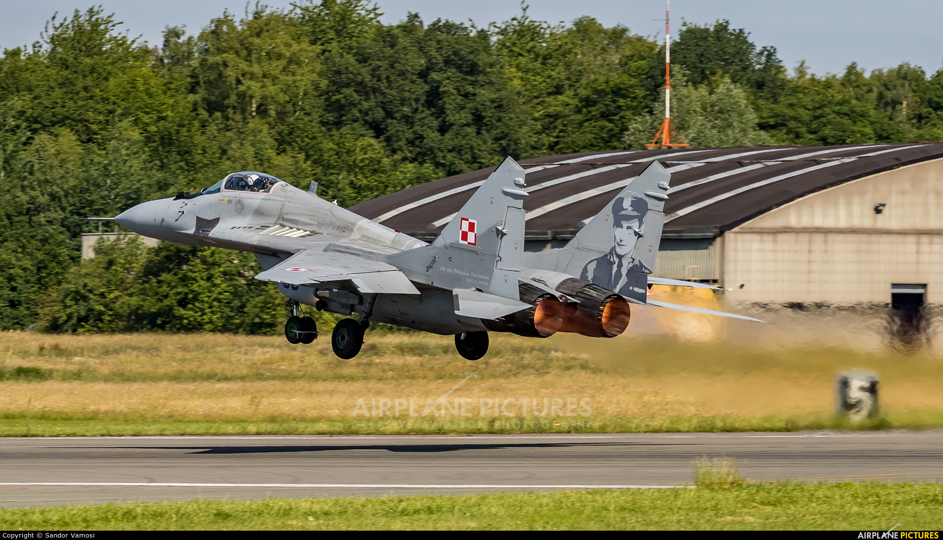 Poland - Air Force 89 aircraft at Florennes