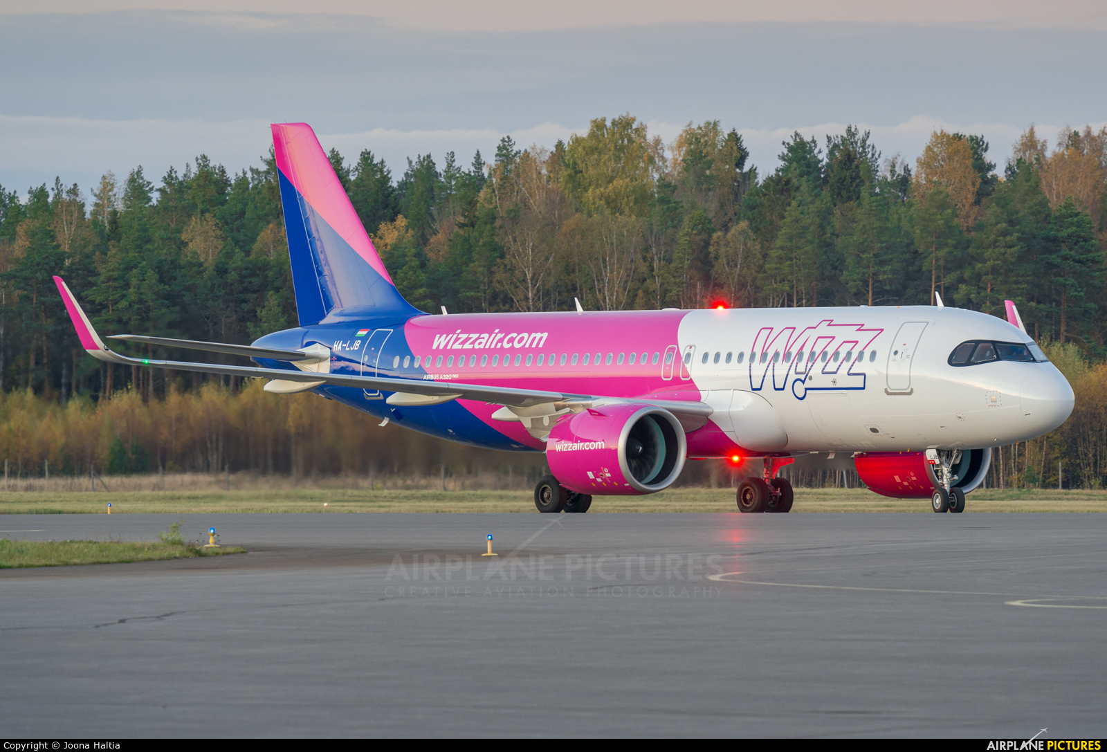 Wizz Air HA-LJB aircraft at Turku