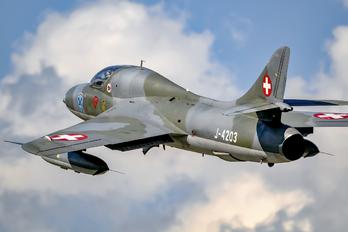 HB-RVW - Private Hawker Hunter T.68