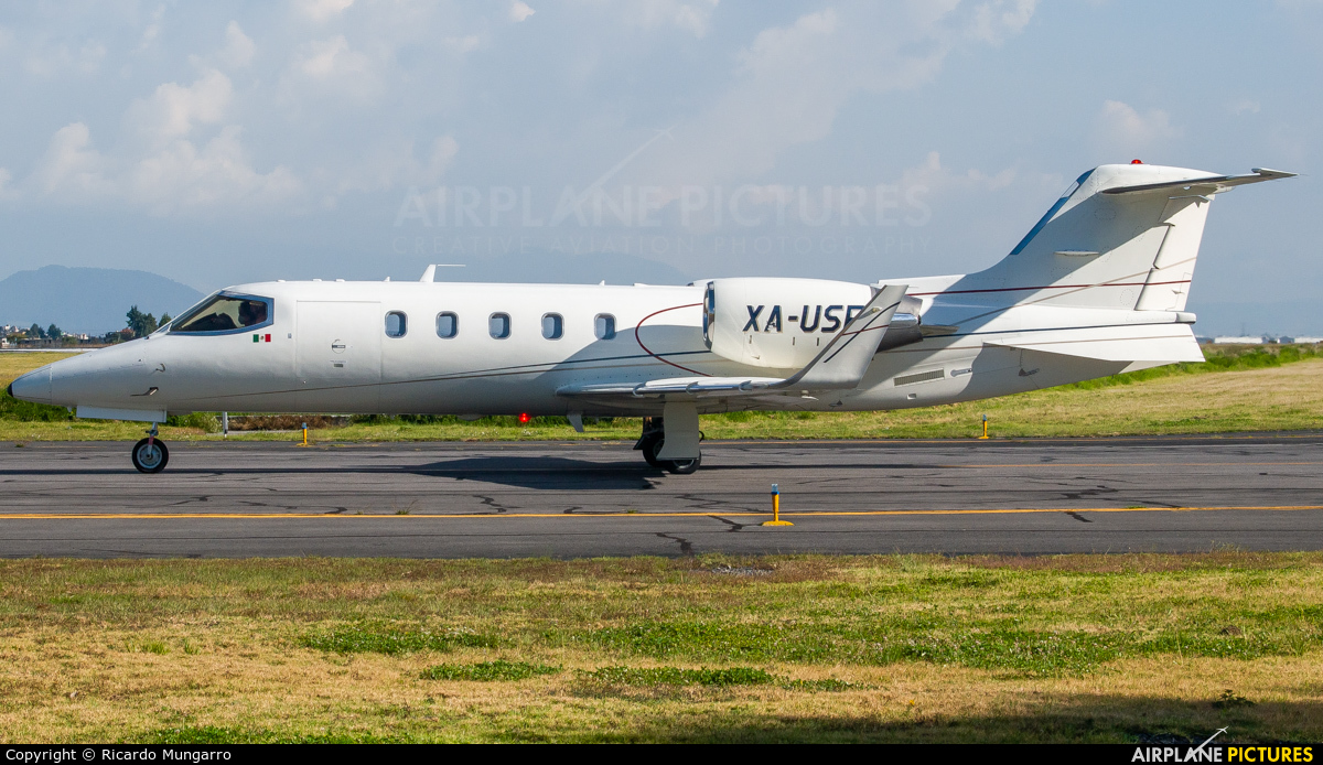 Private XA-USF aircraft at Toluca Intl