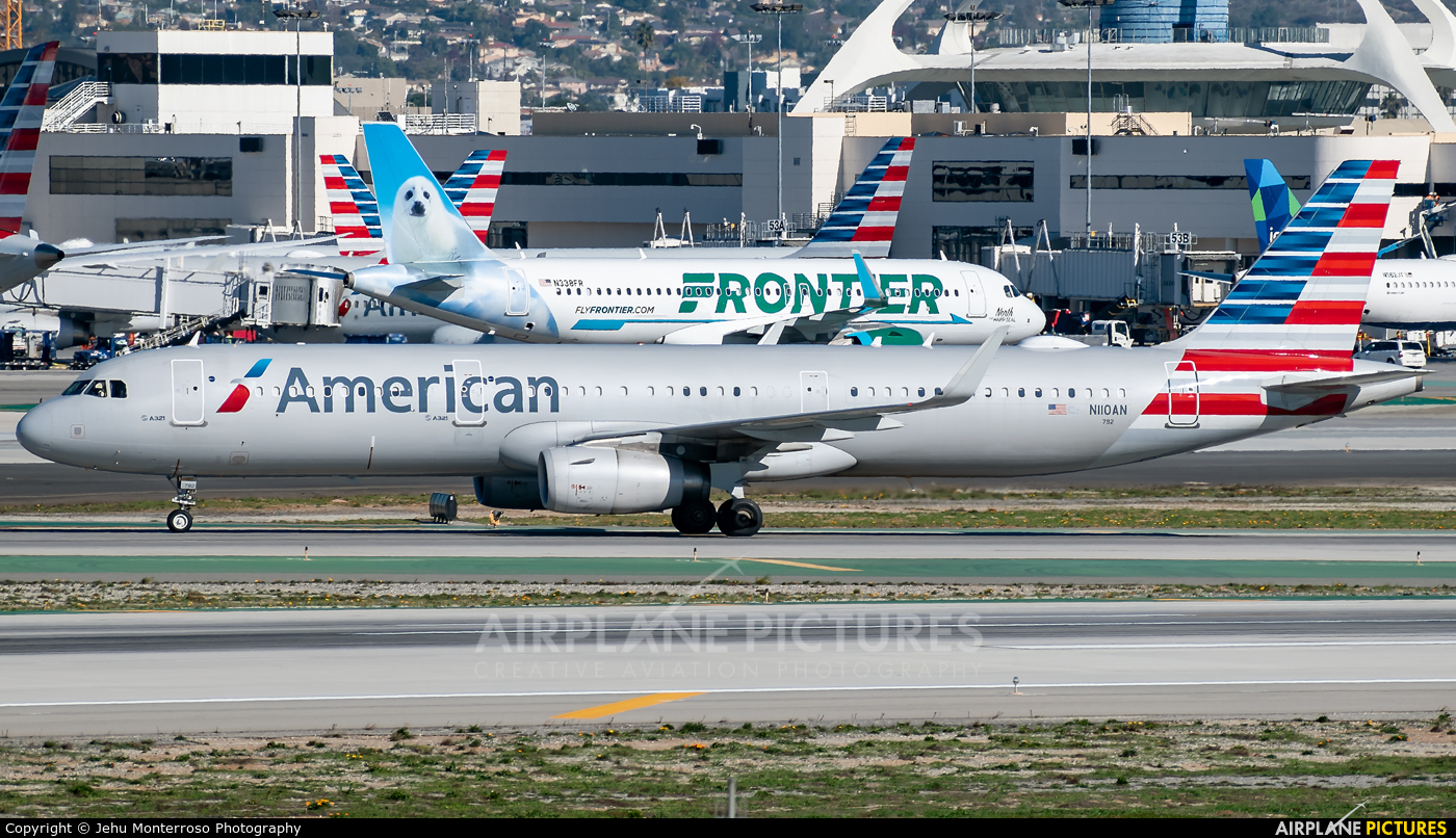 American Airlines N110AN aircraft at Los Angeles Intl