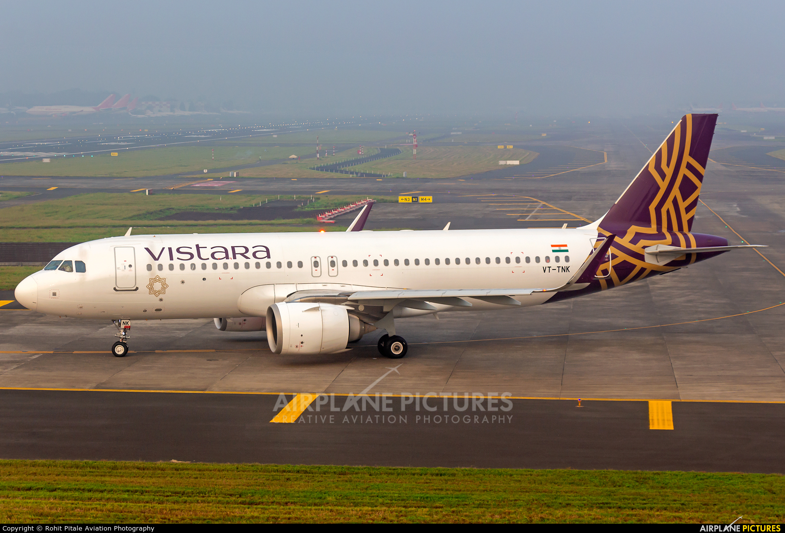 Vistara VT-TNK aircraft at Mumbai - Chhatrapati Shivaji Intl