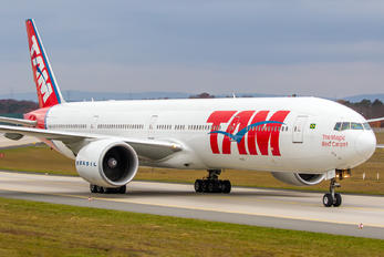 PT-MUI - LATAM Brasil Boeing 777-300ER