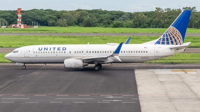 N25201 - United Airlines Boeing 737-800