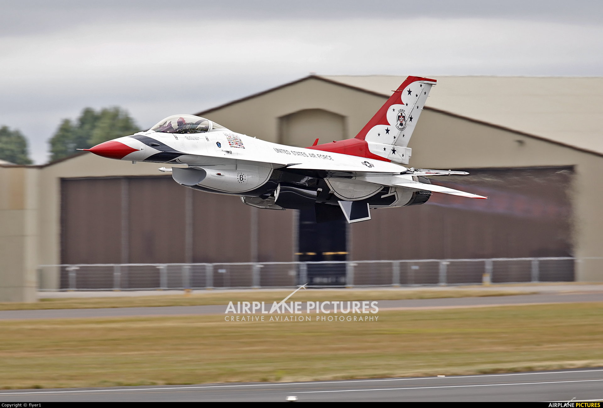 USA - Air Force : Thunderbirds 92-3908 aircraft at Fairford