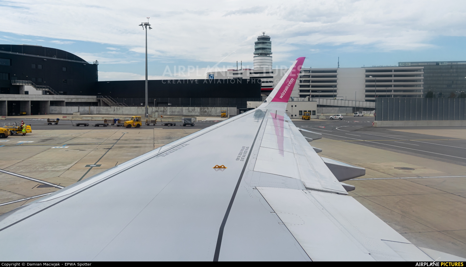 Wizz Air HA-LVB aircraft at Vienna - Schwechat