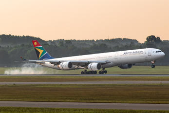 ZS-SNB - South African Airways Airbus A340-600