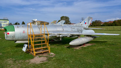 1040 - Czechoslovak - Air Force Mikoyan-Gurevich MiG-19PM