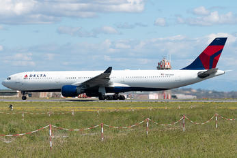 N802NW - Delta Air Lines Airbus A330-300