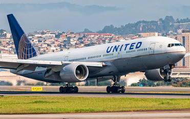 N777UA - United Airlines Boeing 777-200ER