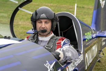 SP-YOO - Maciej Pospieszyński - Aerobatics Extra 330SC