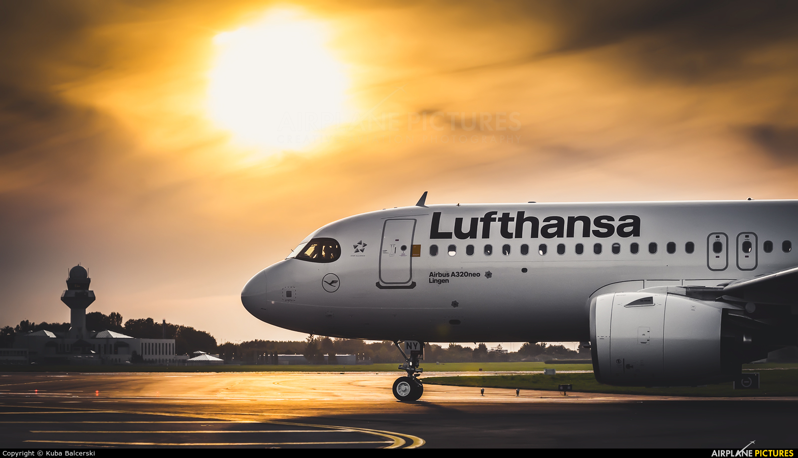 Lufthansa D-AINY aircraft at Warsaw - Frederic Chopin