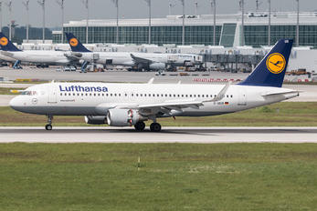 D-AIUR - Lufthansa Airbus A320
