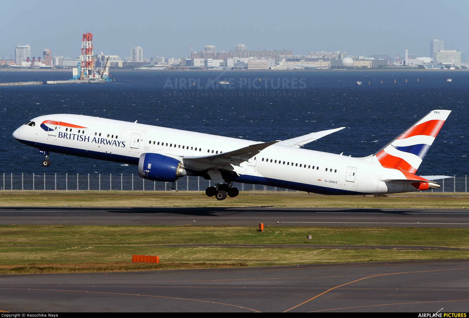 British Airways G-ZBKE aircraft at Tokyo - Haneda Intl
