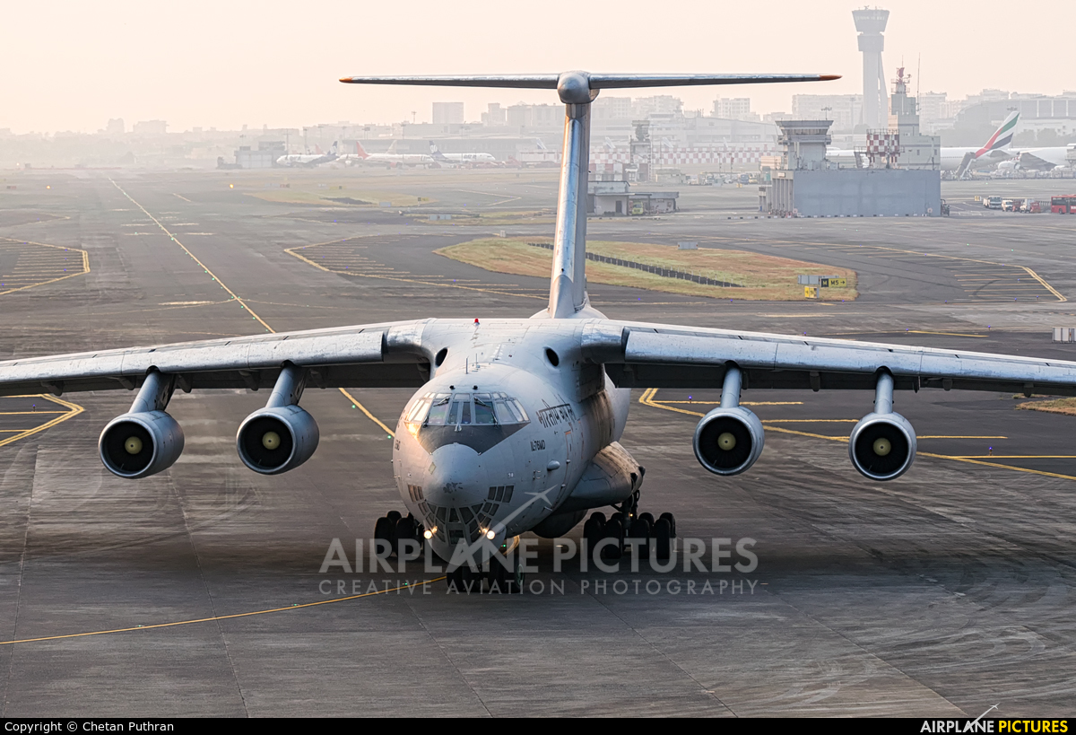 India - Air Force KI2664 aircraft at Mumbai - Chhatrapati Shivaji Intl