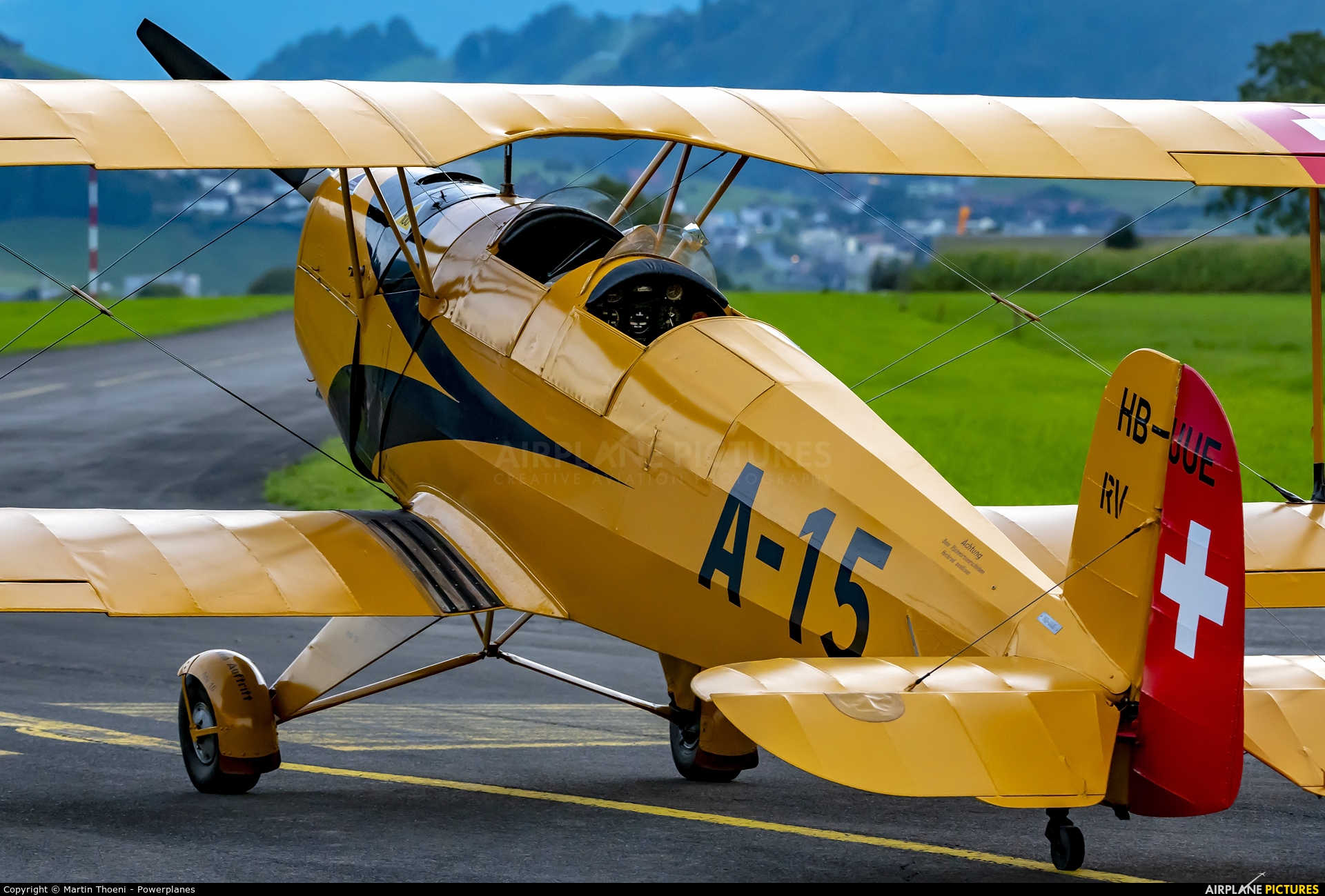 Private HB-UUE aircraft at Buochs