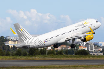 EC-NFI - Vueling Airlines Airbus A320 NEO
