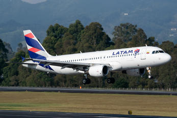 CC-BAS - LATAM Airbus A320
