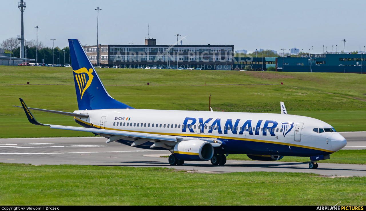 Ryanair EI-DWR aircraft at Birmingham