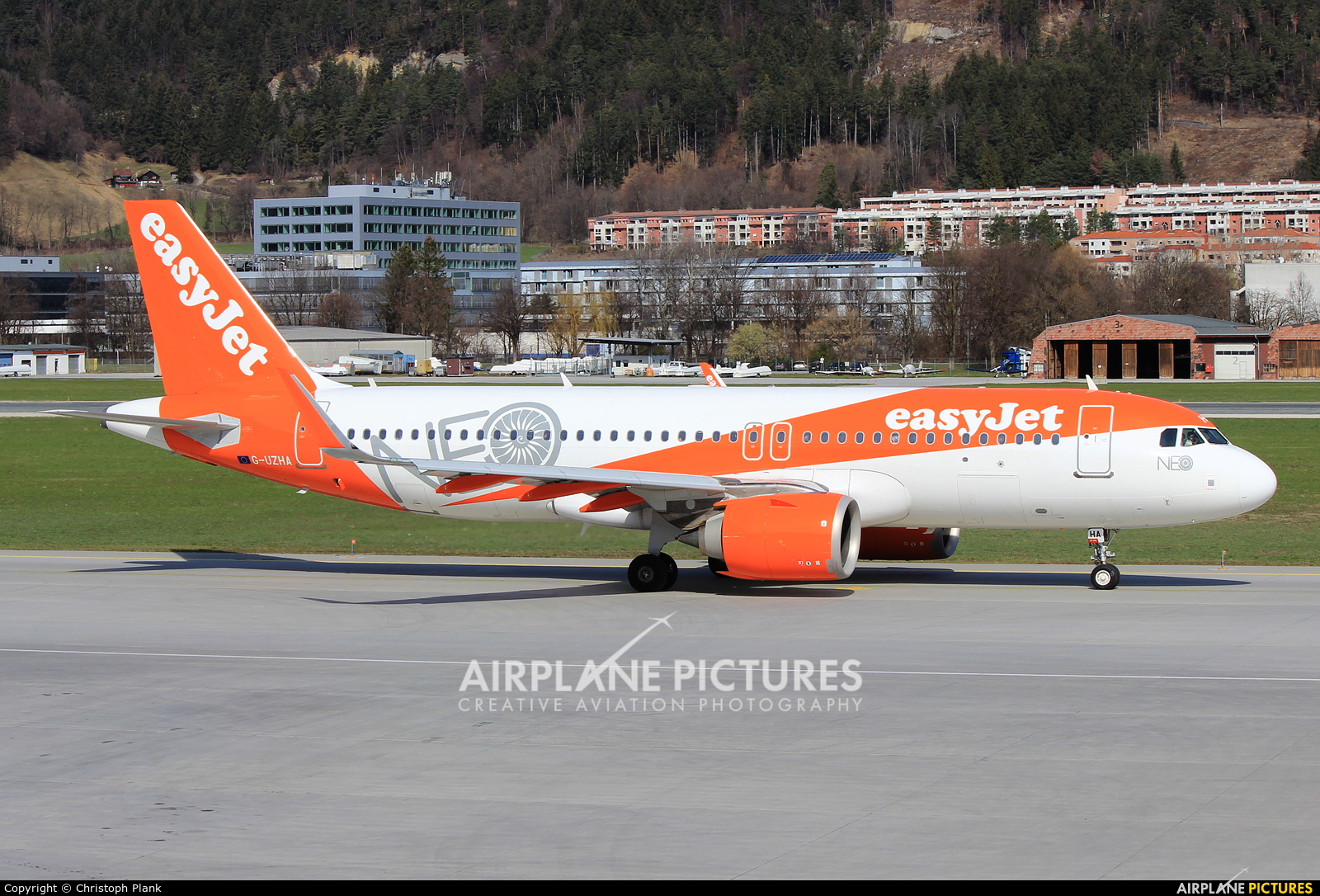 easyJet G-UZHA aircraft at Innsbruck