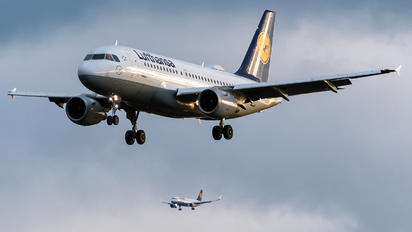 D-AILX - Lufthansa Airbus A319