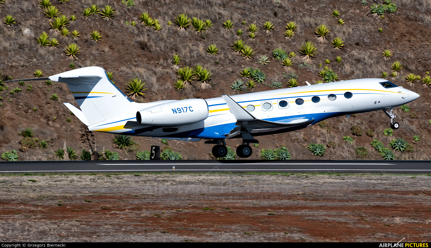 Private N917C aircraft at Madeira