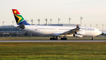 ZS-SXF - South African Airways Airbus A340-300