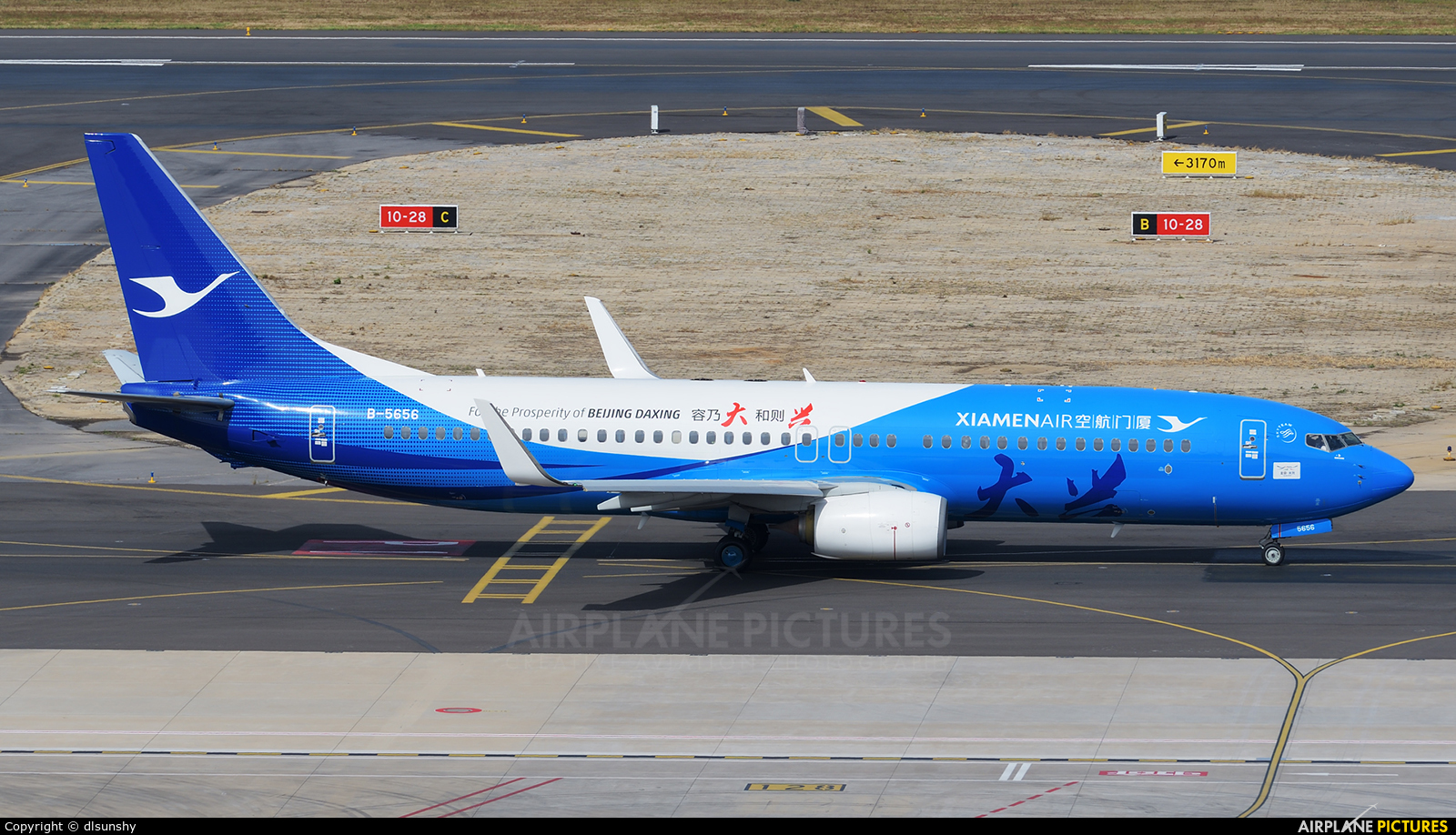 Xiamen Airlines B-5656 aircraft at Dalian Zhoushuizi Int'l