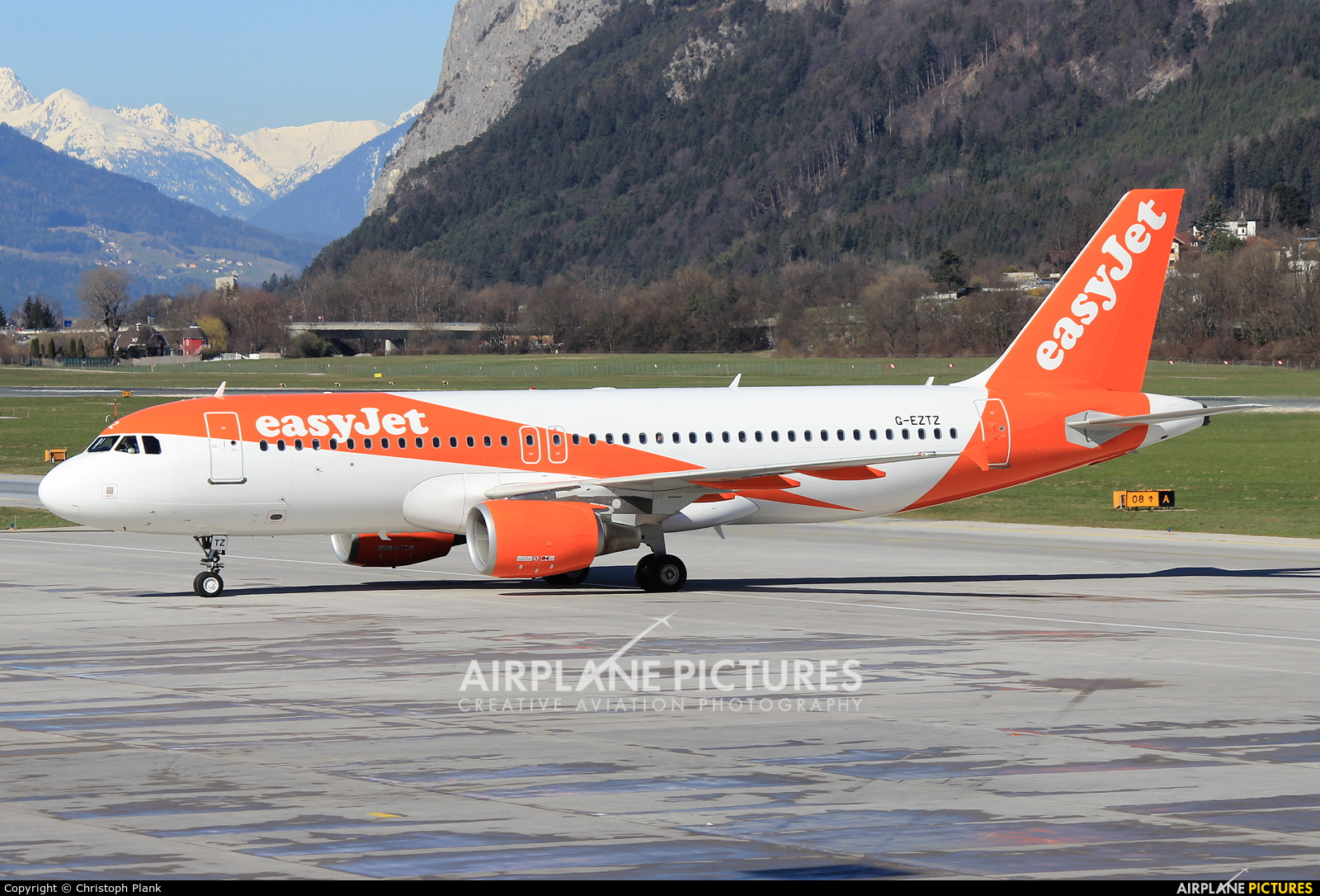 easyJet G-EZTZ aircraft at Innsbruck