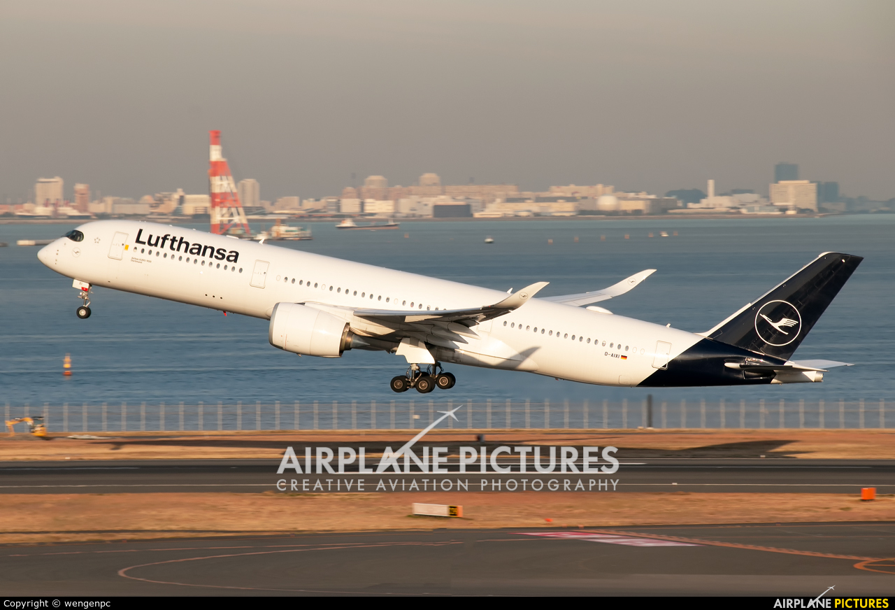 Lufthansa D-AIXI aircraft at Tokyo - Haneda Intl