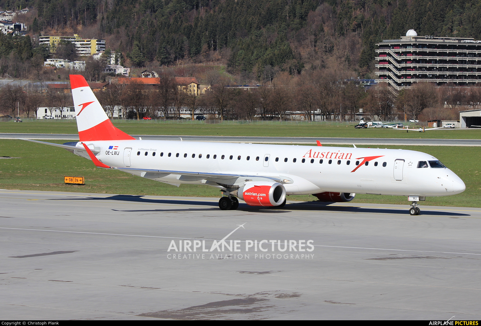 Austrian Airlines/Arrows/Tyrolean OE-LWJ aircraft at Innsbruck