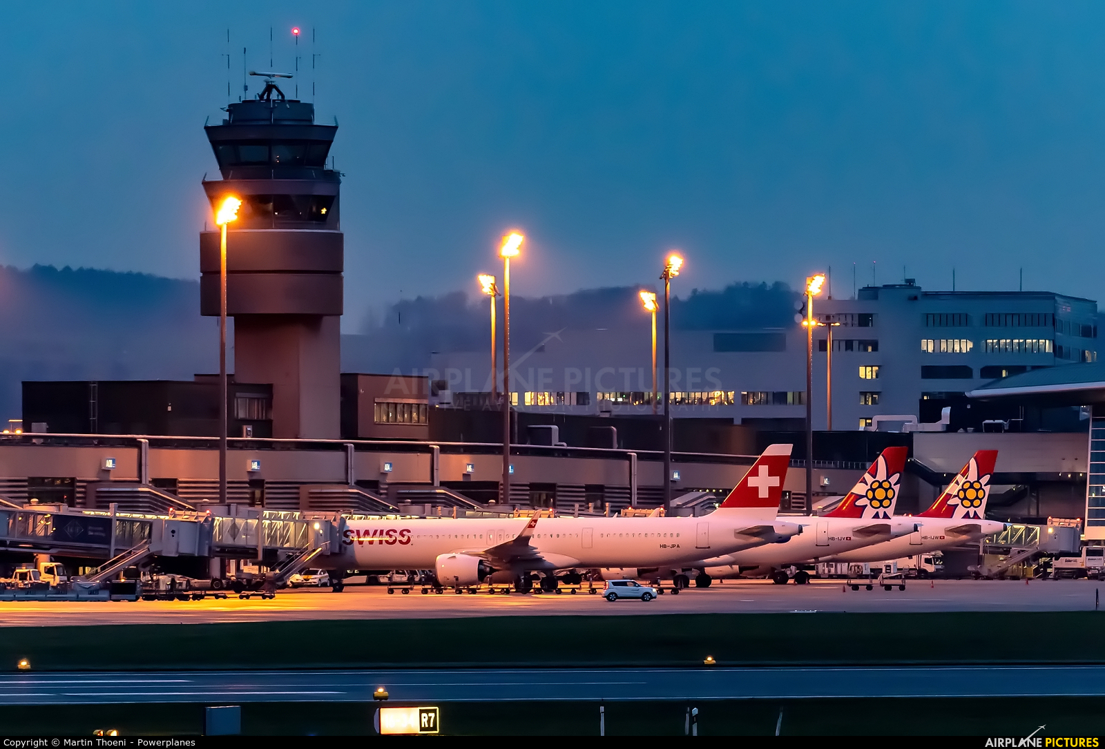 - Airport Overview - aircraft at Zurich