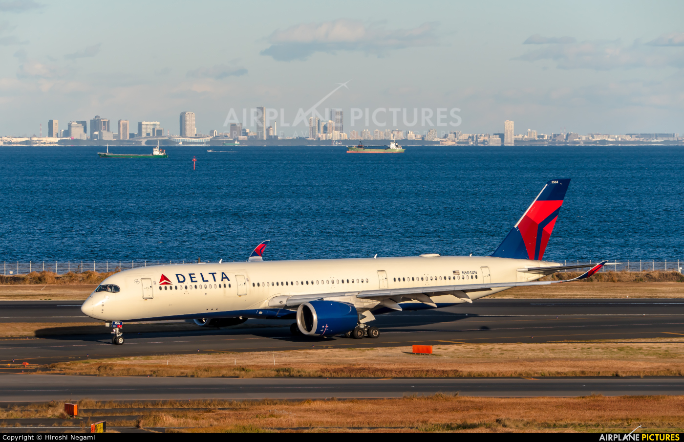 Delta Air Lines N504DN aircraft at Tokyo - Haneda Intl