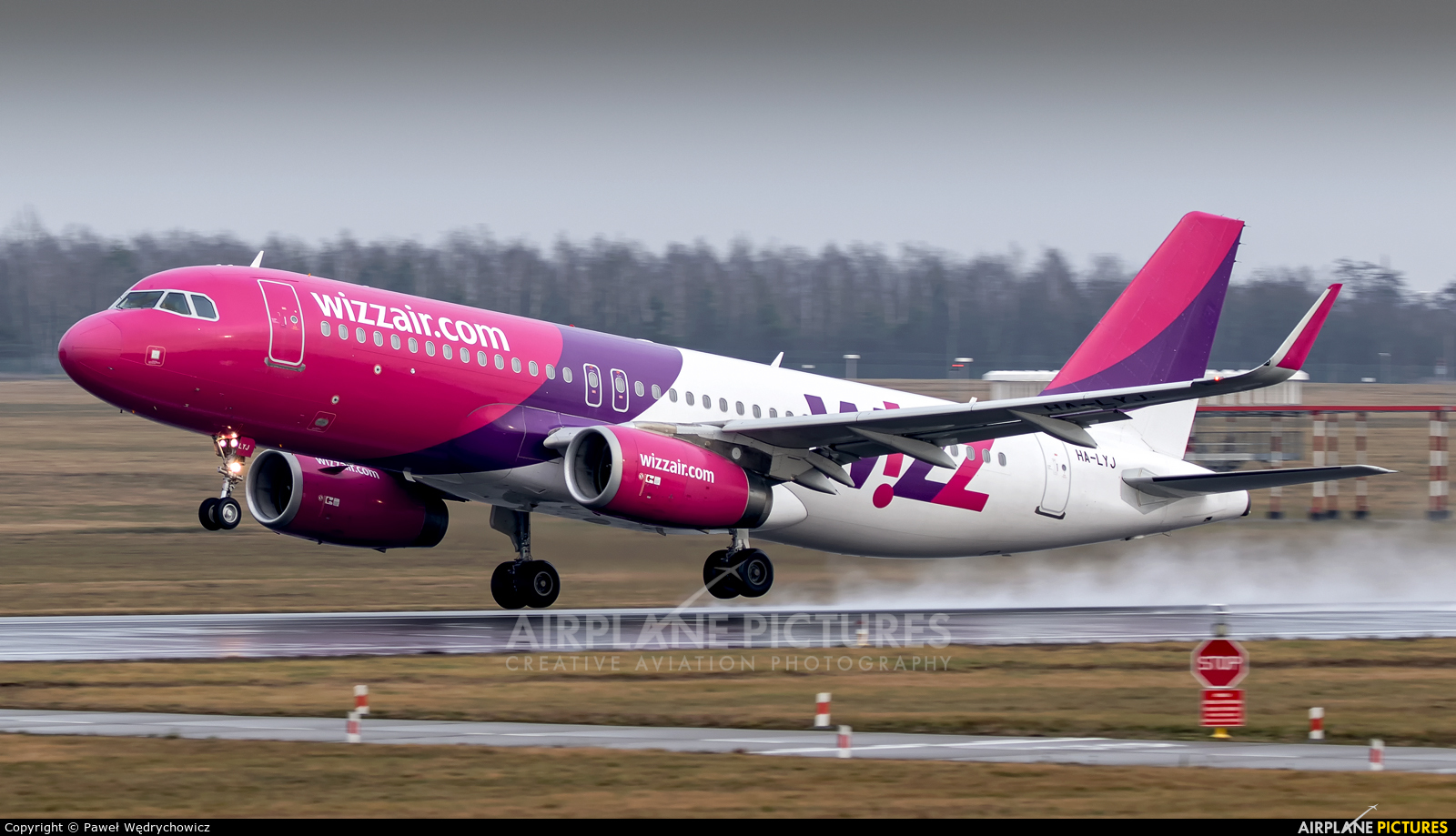 Wizz Air HA-LYJ aircraft at Poznań - Ławica