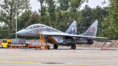 42 - Poland - Air Force Mikoyan-Gurevich MiG-29UB
