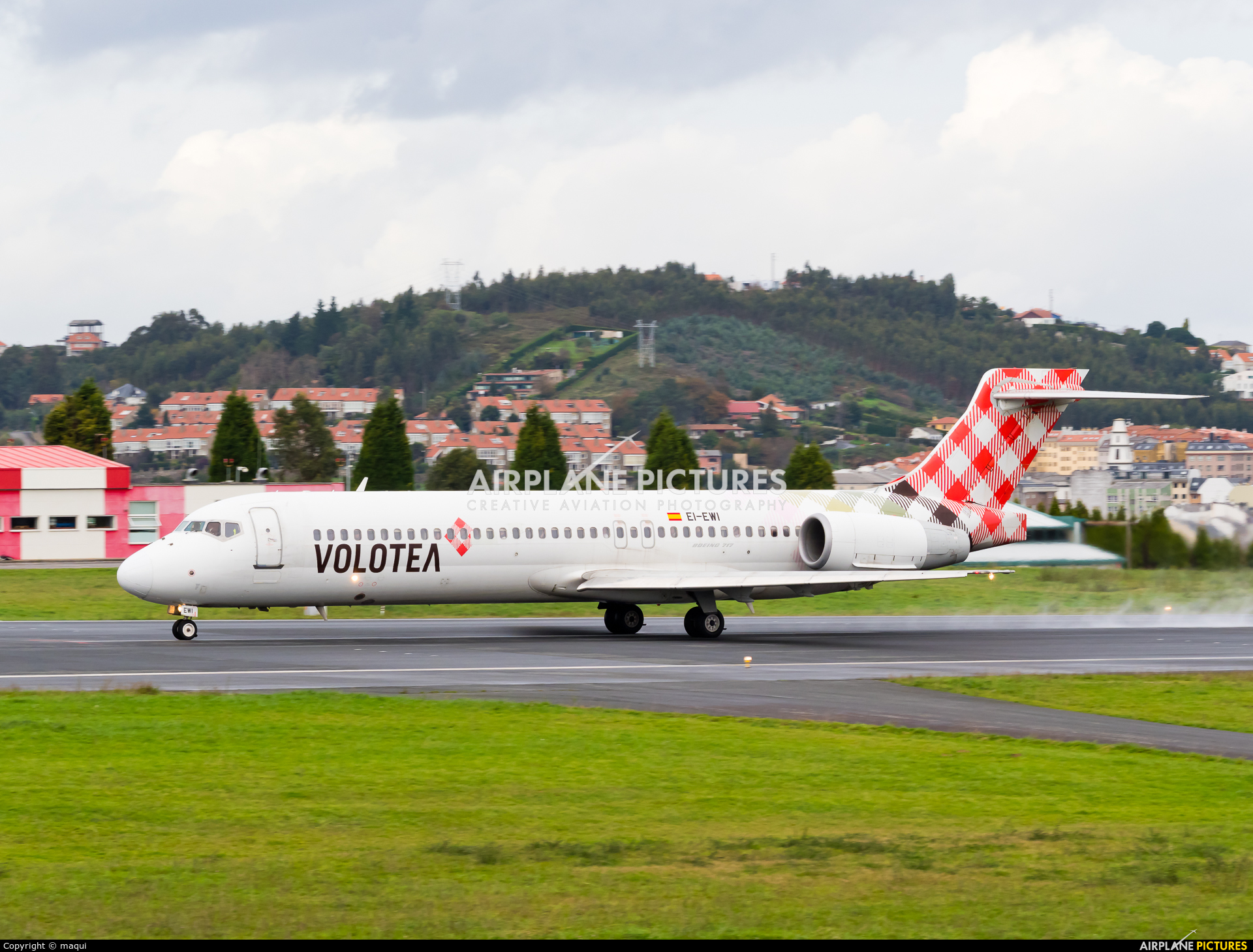 Volotea Airlines EI-EWI aircraft at La Coruña