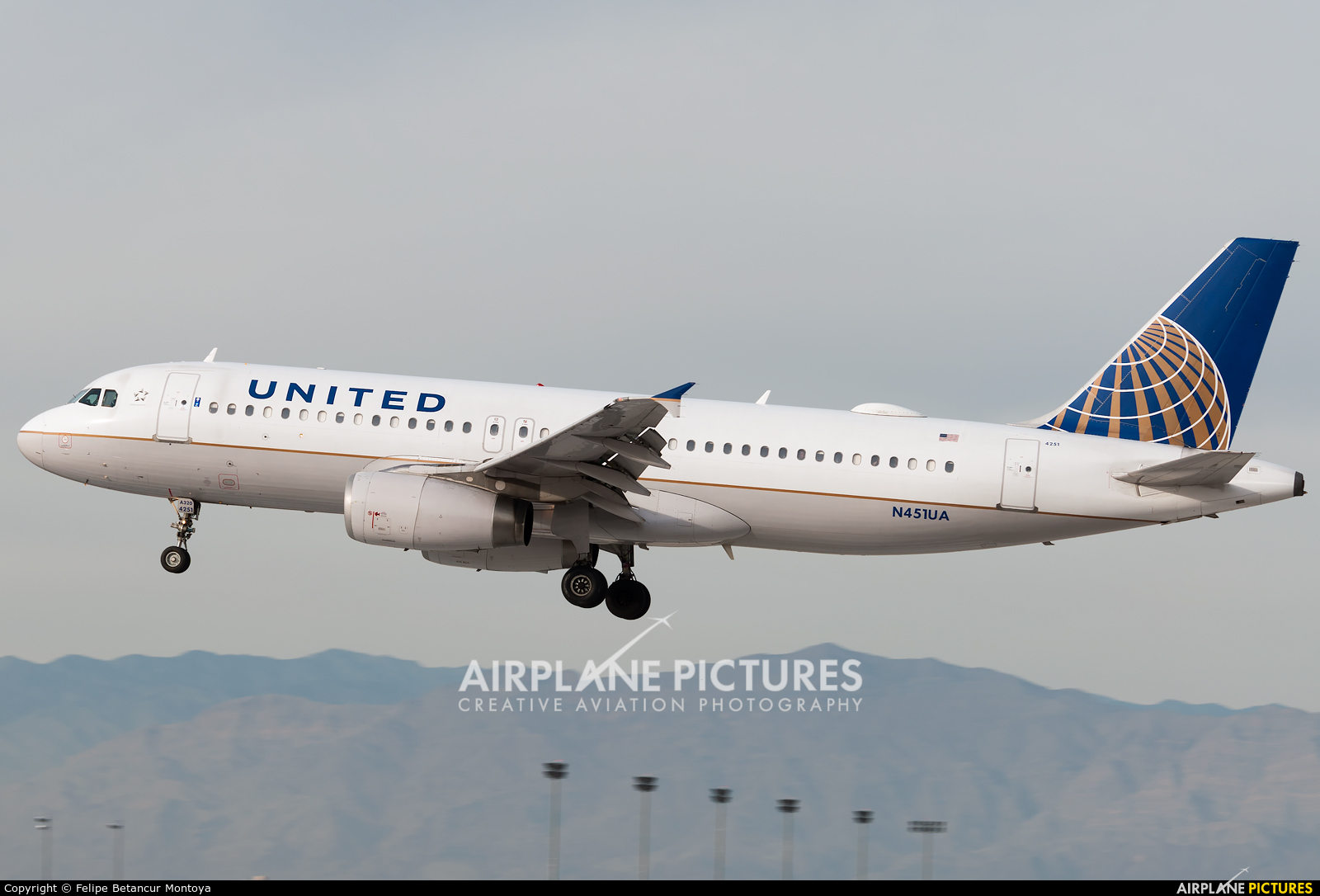 United Airlines N451UA aircraft at Las Vegas - McCarran Intl